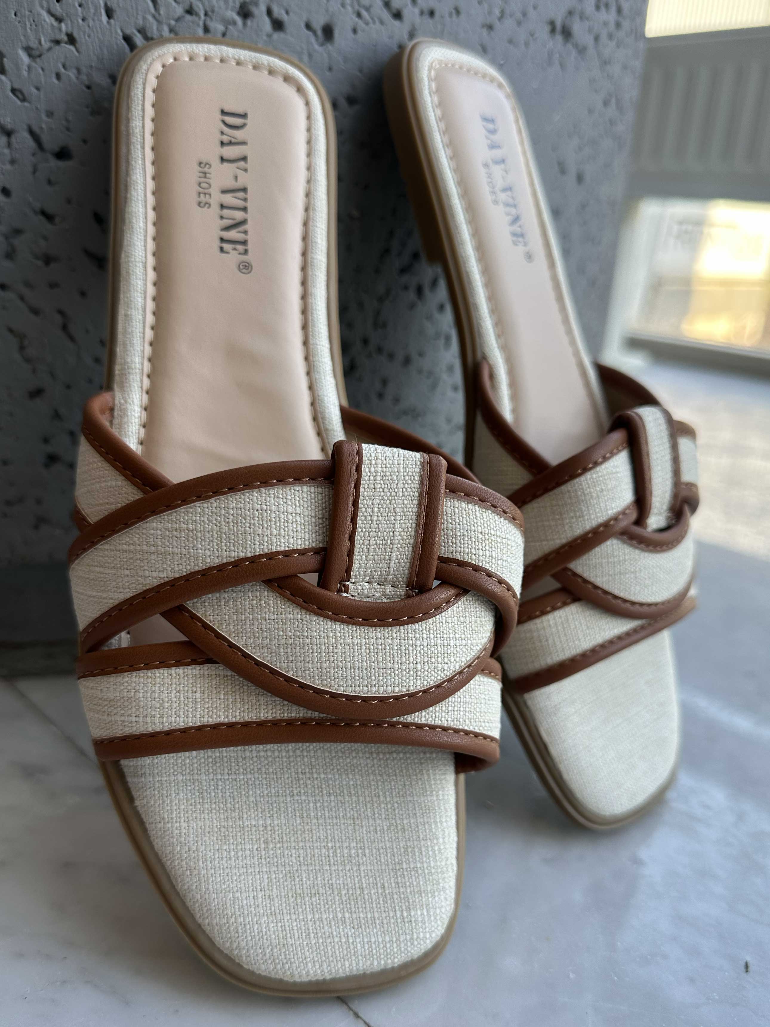 Valerie - Sandaler med flätade detaljer